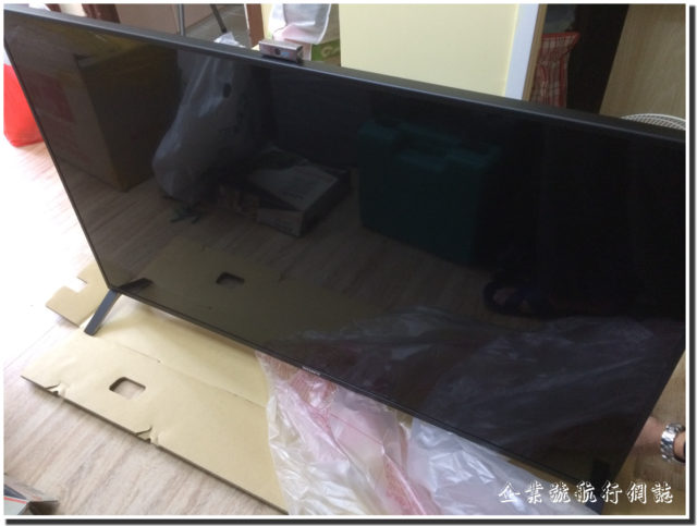 Sony BRAVIA 49X8500B unboxed