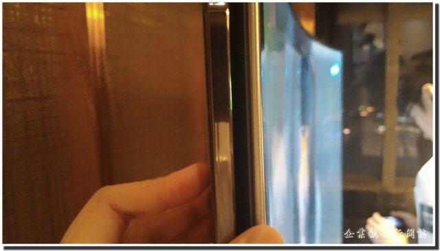 Samsung SUHD TV panel thickness