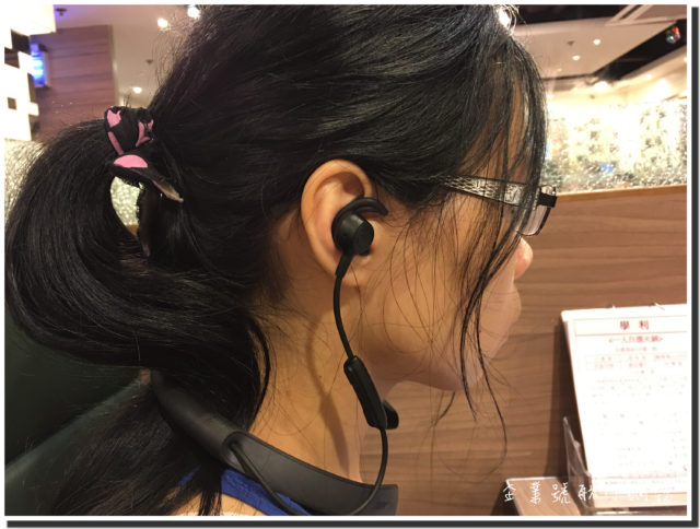 bose qc30 wearing